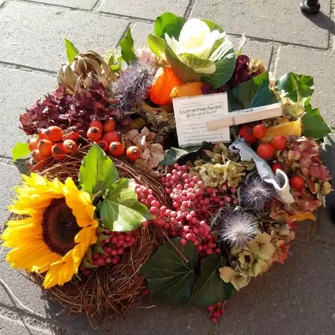 Herbststräuße und Herbstkränze